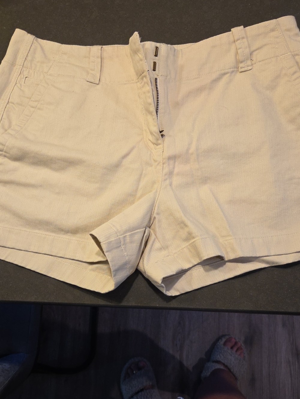 Vineyard Vines Women's Cream Cotton Shorts - Classic 4.5in Short